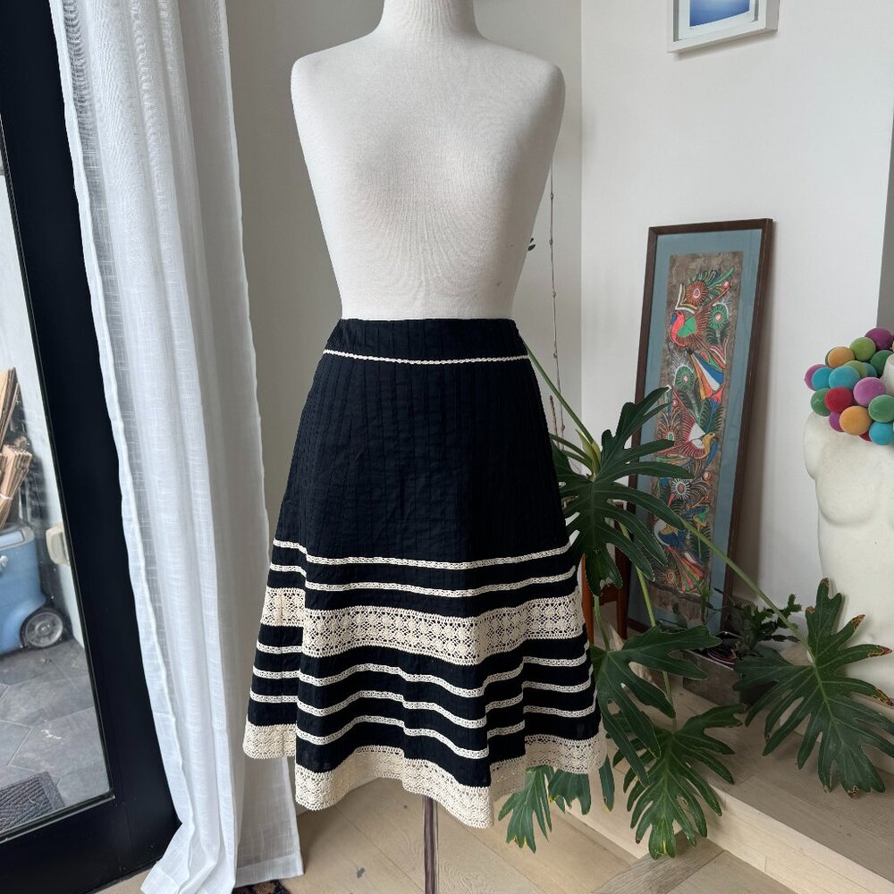 ANN TAYLOR Women’s Black Off-white Lace Peasant A Line Full Skirt sz 4